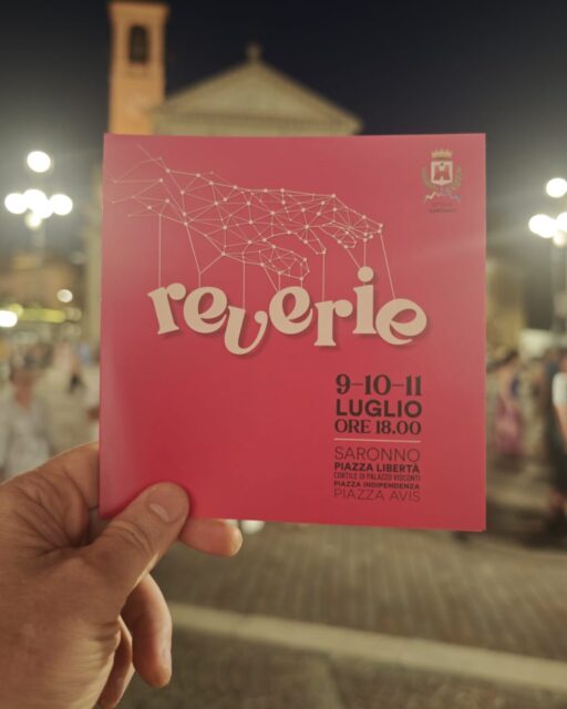 DOPO IL SUCCESSO DELLA "NOTTE DELLO SHOPPING" AVANTI CON REVERIE E GLI ALTRI EVENTI
La “Notte dello shopping” del 4 luglio, coincidente con l’avvio dei saldi, ha registrato un’ottima partecipazione: il centro di Saronno si è animato con molte persone tra negozi aperti, bar e intrattenimento musicale, a beneficio delle attività locali. Il successo è ancora più significativo perché in contemporanea si svolgeva il festival Rock In al quartiere Matteotti, anch’esso molto frequentato.
Questo dimostra che cittadini e visitatori hanno voglia di vivere la città e che Saronno è in grado di sostenere più eventi importanti nello stesso momento. Iniziative di questo tipo sono fondamentali per riportare la città a essere un punto di riferimento per il tempo libero, anche per chi proviene da fuori.
Il percorso si basa su tre elementi: qualità e originalità dell’offerta culturale, continuità degli eventi grazie alla collaborazione tra pubblico, privato e associazioni, e aumento della frequentazione della città. L’obiettivo condiviso è rendere Saronno una prima scelta per il “passeggio”, con il supporto degli assessorati a Cultura e Commercio.
Resta centrale il tema della sicurezza, considerata una priorità dall’Amministrazione, che vi lavora costantemente.
Infine, dal 9 all’11 luglio si terrà il festival Reverie, con spettacoli gratuiti serali nel centro cittadino; sabato 11 i negozi resteranno aperti, come per tutto il mese.
Info su 👉 comune.saronno.va.it
Articolo su 👉 tuasaronno.it
